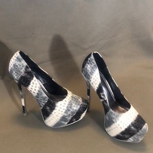 Stunning ALBA round toe stiletto sz 9”heels shoes